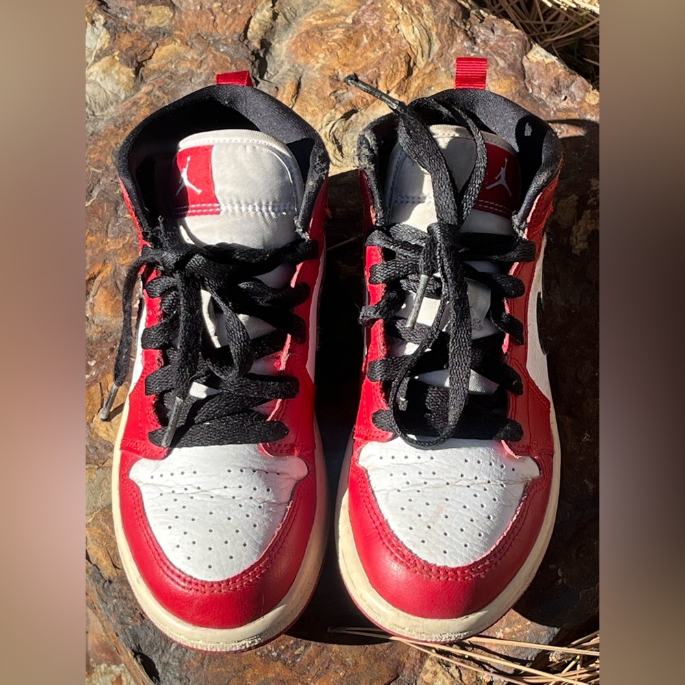 Nike Air Jordan 1 Mid-Chicago Sneaker
